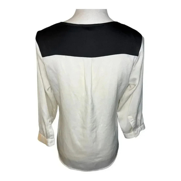 The Limited Women’s Small Cream & Blue Satiny Feel Top - Picture 3 of 6